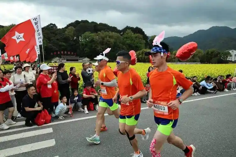 燃林丹领跑近5000人齐聚上杭红古田半程马拉松赛