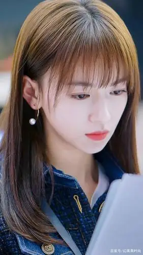 《正青春》女主 吴谨言职场新人到精英的穿搭图集