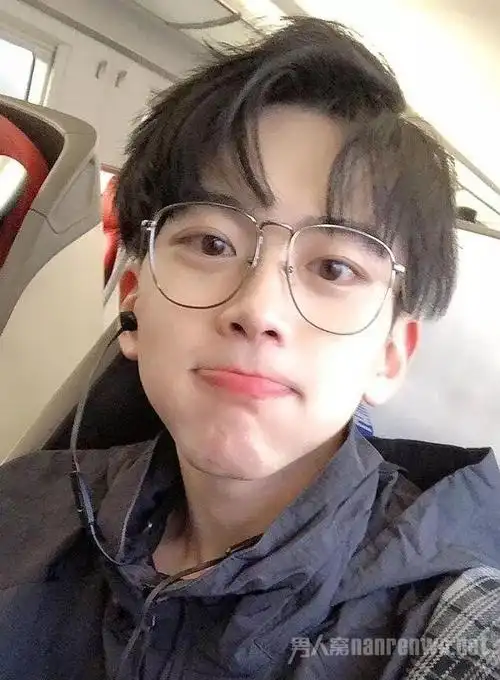 初中生发型男00后 这3款男生发型 90后:这发型太娘!