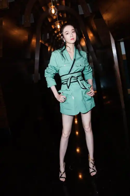 21岁张雪迎真敢穿,短裤居然比上衣还短,网友:爹妈看了怎么想