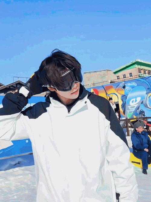 肖宇梁滑雪随拍