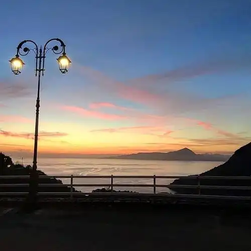 朋友圈背景图是多么不成熟才会觉得爱可以挽留