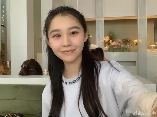 高伟光恋情曝光?女方阿丽亚高清照曝光竟这么美