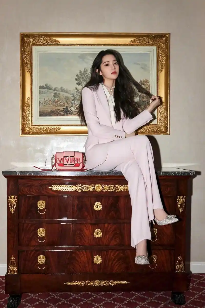 欧阳娜娜 高跟凉鞋