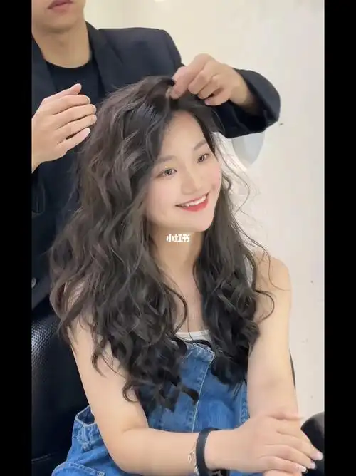 适合中长发女生的法式蛋卷头甜美慵懒蓬松