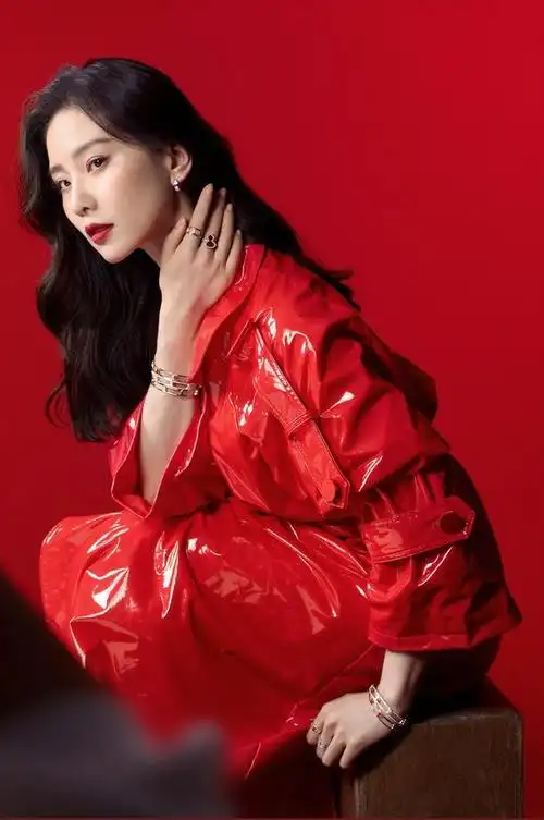 刘诗诗红色造型盘点,一身红装的女侠任如意给的灵感