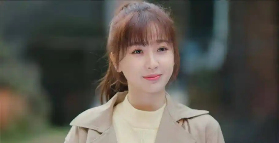 虞书欣粘贴式发型被吐槽,却丝毫不耽误《月光变奏曲》的悄然走红_造型