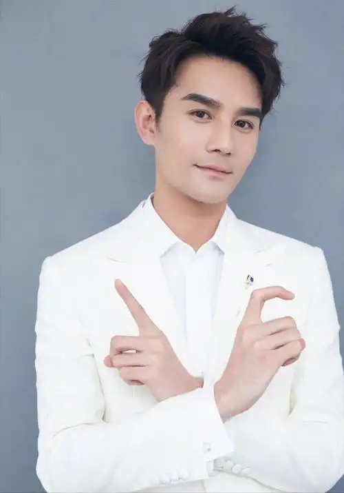 30多岁还能演学生的男演员,我只服这4位,这才是满脸的少年感嗯