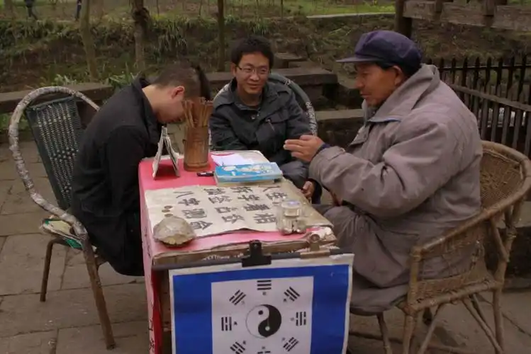 网络占卜,是对方为你"算命"还是他为了"算钱"?