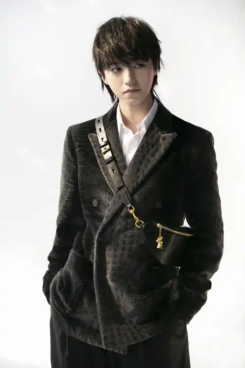 王俊凯《时尚先生esquire》7月刊