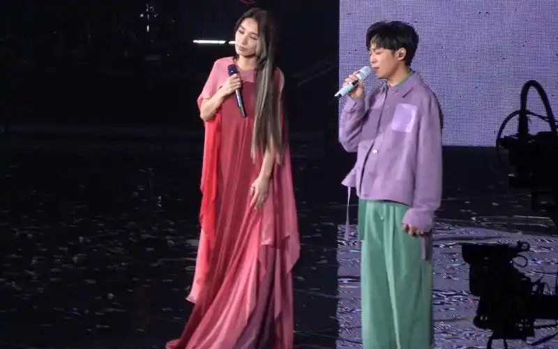 毕业式 你在烦恼什么 feat. 吴青峰 田馥甄一一演唱会台北站 0813