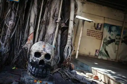 印度恐怖食人族:生吃死人肉 以尸体为床(图)