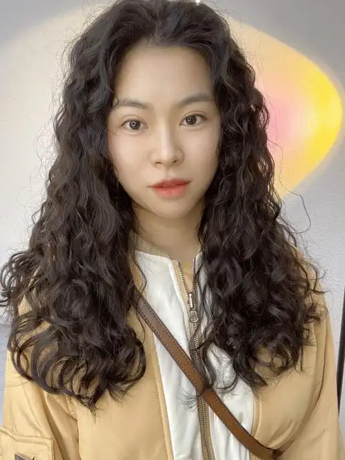 重庆烫发  #羊毛卷  #烫发  #木马卷  #法式烫发  #女生烫发发型