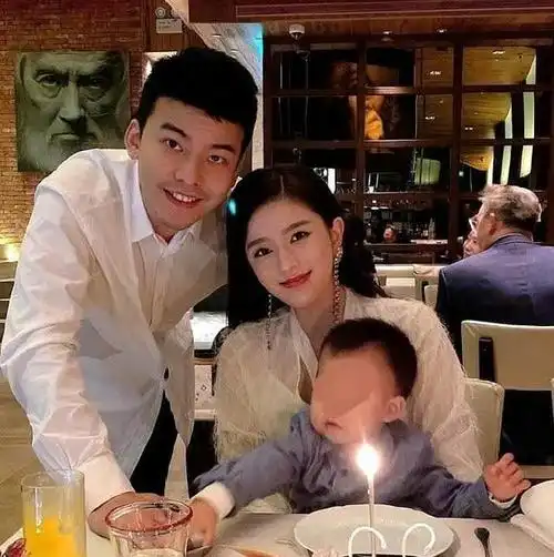 石坚逼婚吉克隽逸被骂渣男妻子抱不平曝吉克深夜给老公发信息