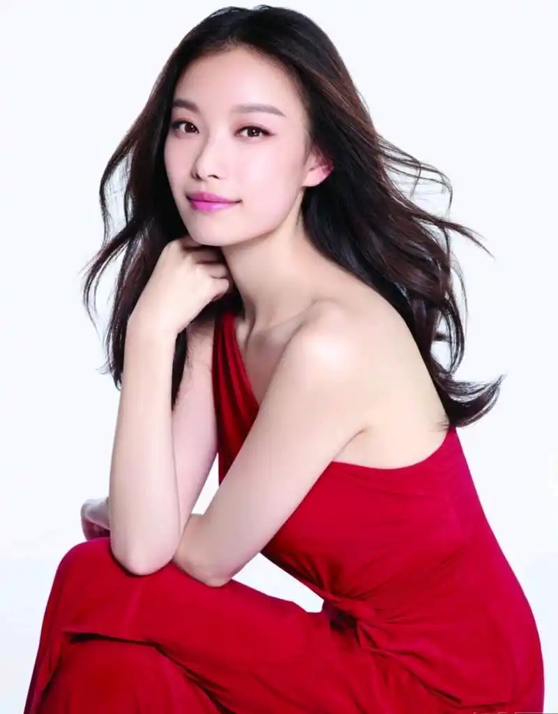 精美图集|倪妮性感漂亮,气质优雅