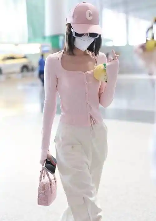 毛晓彤多巴胺穿搭,粉粉嫩嫩惹人爱_白色_老爹_款式