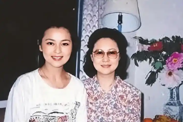 演员黄志忠:对前妻一见钟情,激情褪去后离婚,53岁依旧单身_何茵_工作