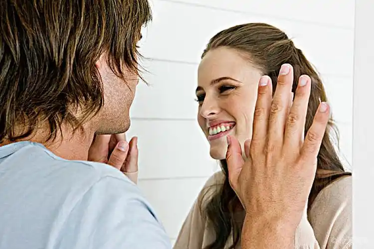 伴侣_对视_微笑_图片大全—全景创意图库(quanjing.