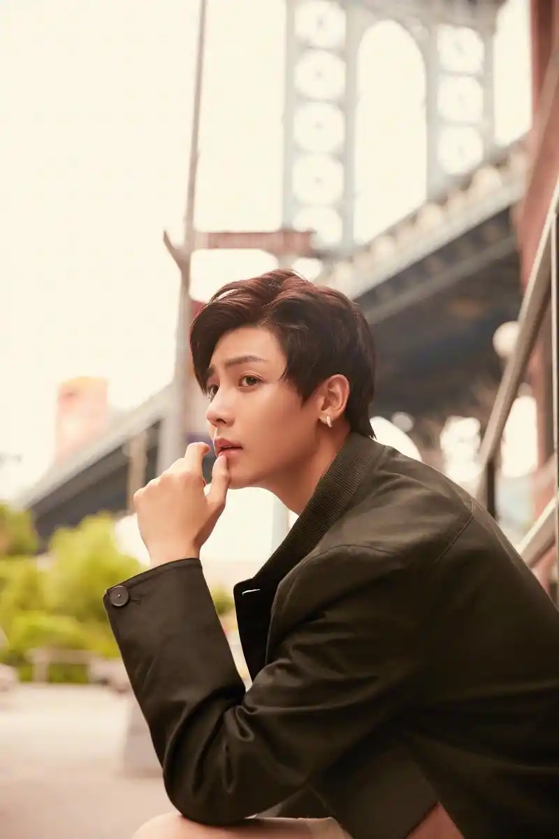 侯明昊 一组春日写真曝光.