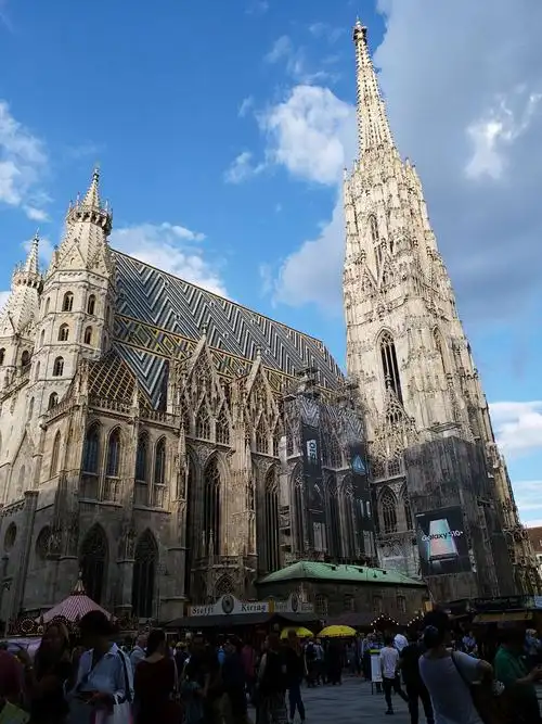 写美篇维也纳圣斯蒂芬大教堂是世界上最著名的哥特式教堂之一,其整个