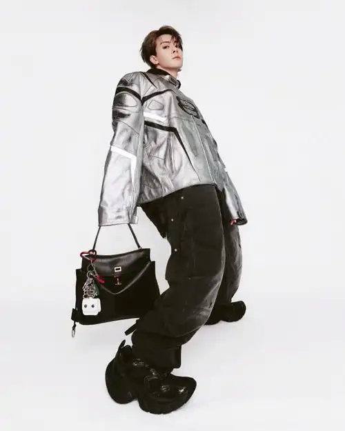 曾舜晞挑眉杀##曾舜晞雨中看秀直拍##曾舜晞断眉