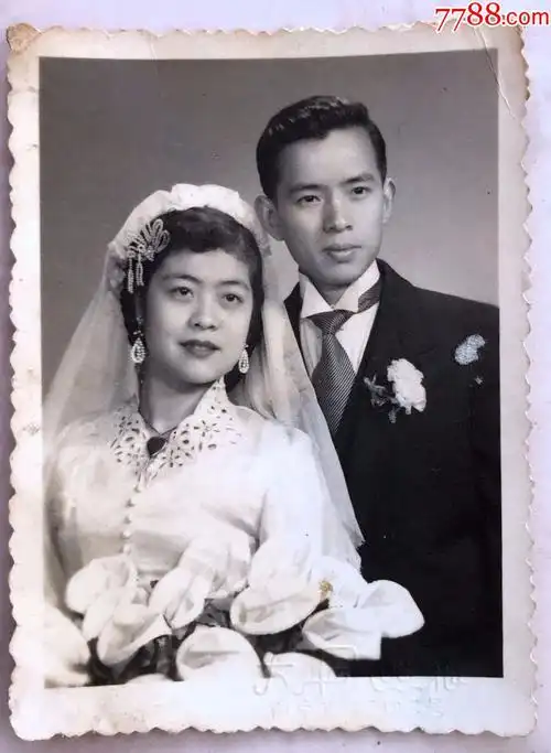 1950年上海大同照相馆拍摄的结婚照