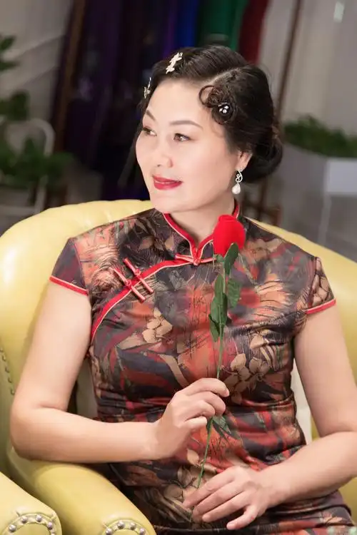 那一袭古典的美丽 | 旗袍雅韵 风情摇曳