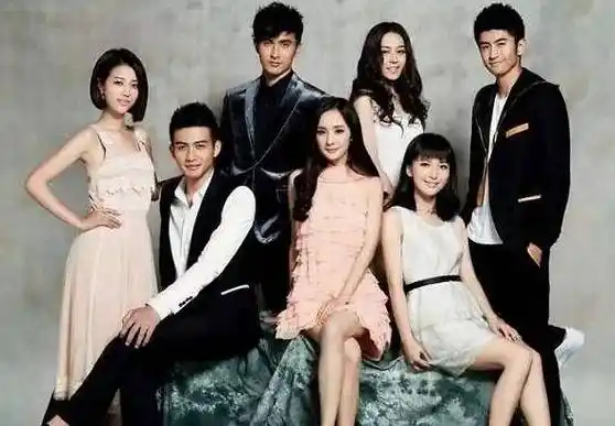 刚爆红就选择解约,杨幂旗下再出"白眼狼",真替杨幂感到不值_李溪芮_王