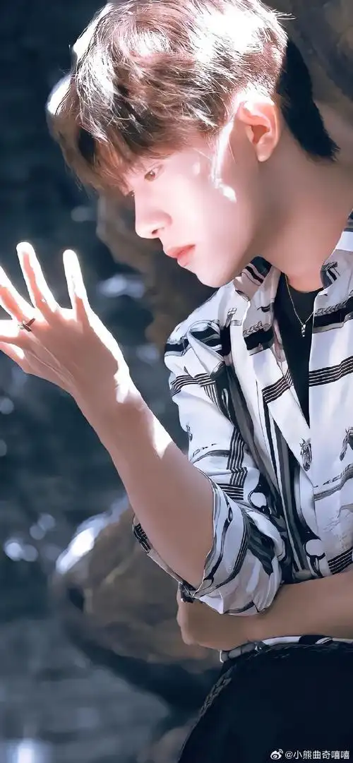 易烊千玺#千玺绝美壁纸每一张都是精品    易烊千玺|壁纸