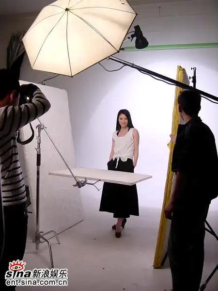 告别《杨三姐告状》之娇媚 邓英展多面色彩(组图)