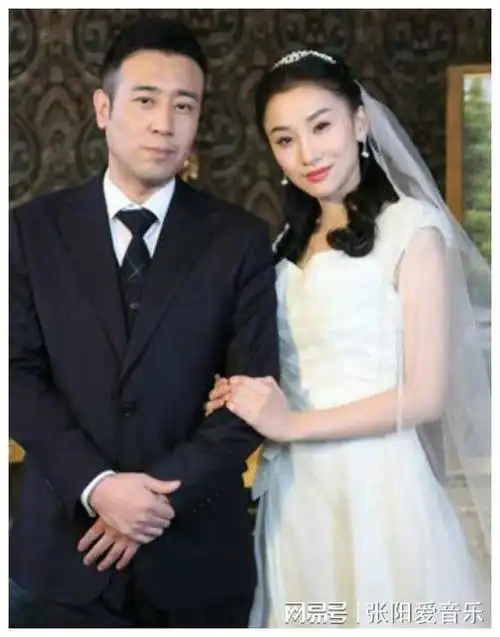 事实证明曾跟王丽坤幽会的于和伟娶个平凡妻子是正确的选择