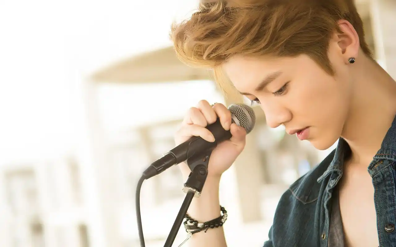 青涩蜕变鹿晗壁纸_退去青涩的魅力鹿晗