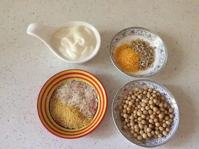 五谷酸奶豆浆步骤1