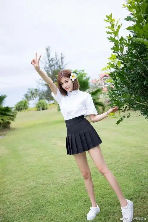 小嘴看美女杨晨晨美腿制服性感诱人