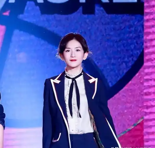 42岁谢娜对比45岁小s,真主持和乱主持差距一目了然