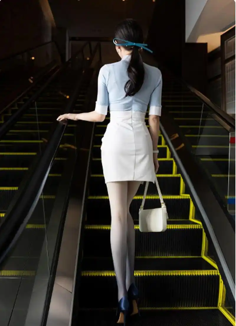 性感穿搭,白色包臀裙搭配肉丝高跟鞋#性感美腿# #美女# #时尚穿搭