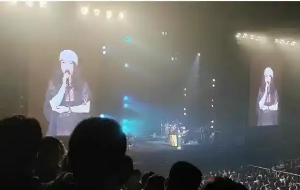 央媒评许美静演唱会风波 观众怒呼"退票"_新闻频道_