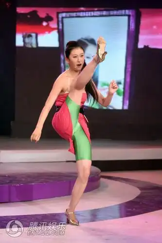 08星姐选举选手不慎露出内衣