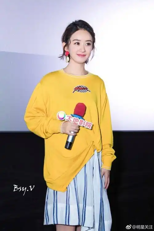 赵丽颖礼服太美了,完美驾驭黑,白,黄三个色彩礼服,清新和成熟的完美