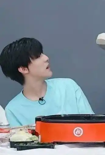 内娱走出国门的美貌#张泽禹不完全侧颜杀小合集～这下颌线和精致的