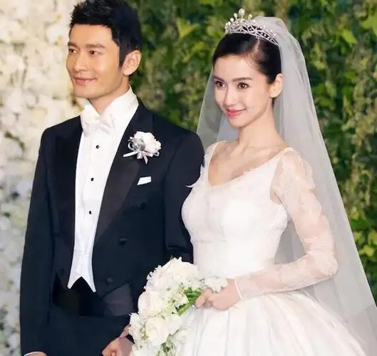 在娱乐圈,多数明星举办婚礼时都会选择高调的方式.