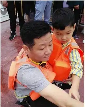 从"三德子"到养鸡专业户,看看赵亮这些年经历了啥_表演_郭峰_演出