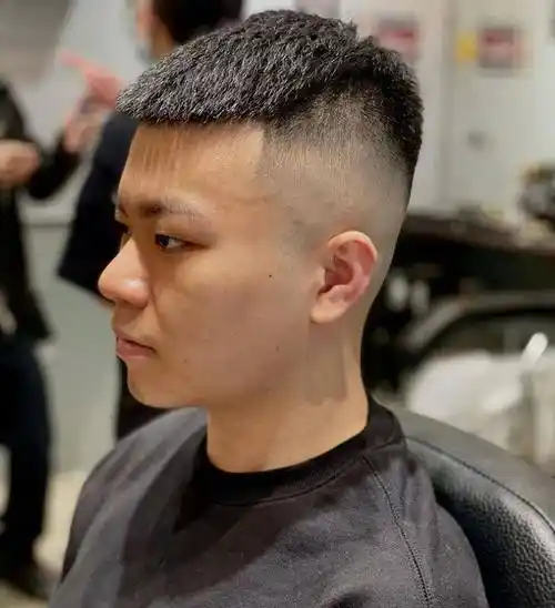 这才是时尚男士该有的发型