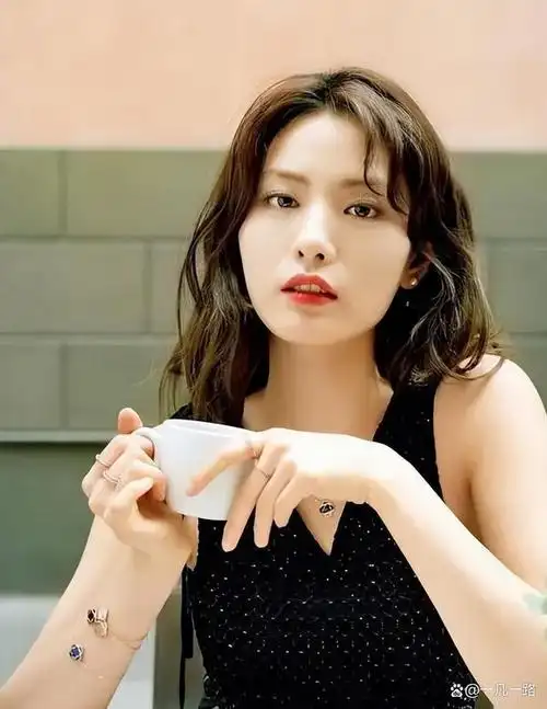 林珍娜是一位出生于韩国忠清北道清州市的女歌手和演员.