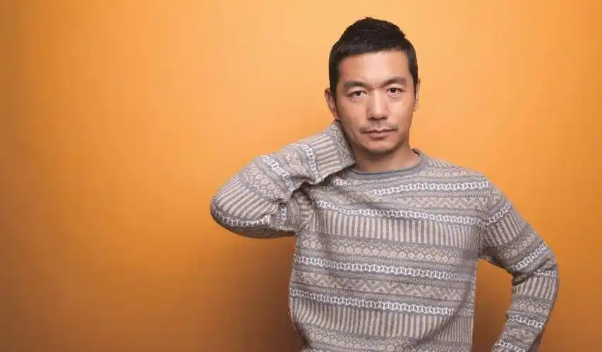 演员邢佳栋的"沉没",是娱乐圈的悲哀和损失_母亲_表演_中戏