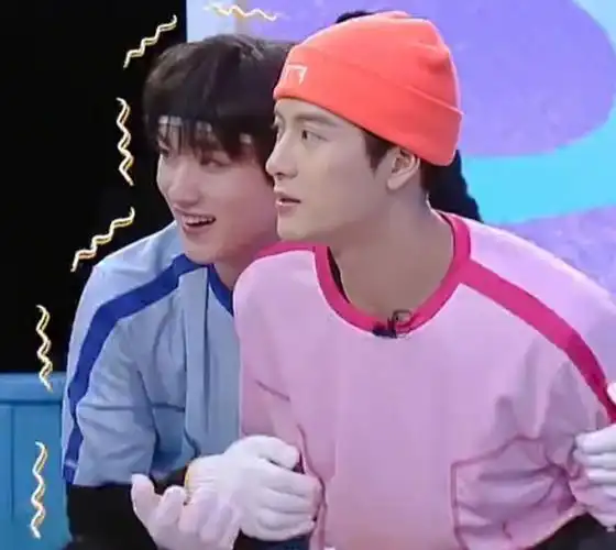 丁回去他会说丁哥我抱抱你就当抱我偶像了#丁程鑫 #王嘉尔 #严浩翔