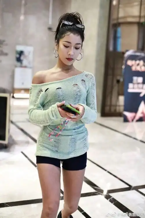 吉克隽逸背部肌肉