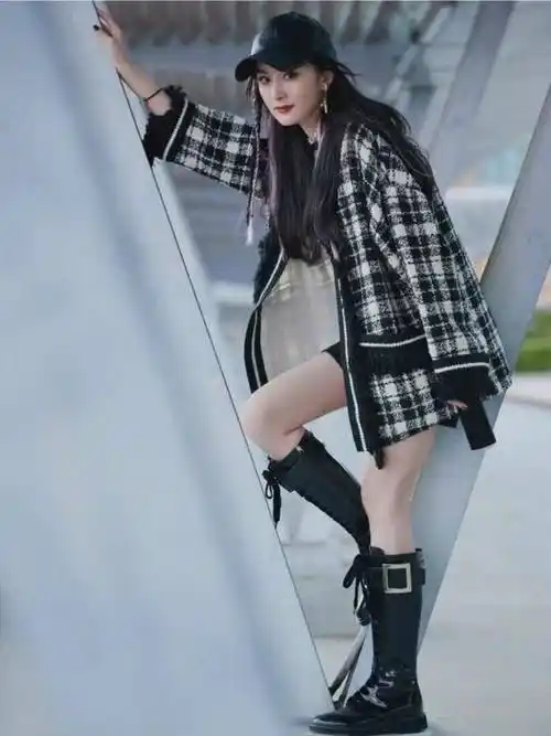 原创杨幂带火了春季新穿法上身不露下身不遮时髦洋气显腿长