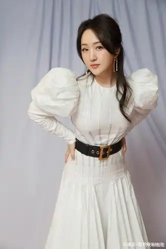 杨钰莹一袭白色泡泡裙,极致美丽,曾经的玉女,永远的玉女