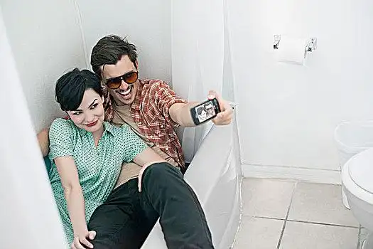 年轻,情侣,水槽,男女,卫生间标识,公厕,伊斯坦布尔,土耳其沙漠上的